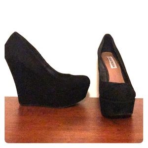 Steve Madden black suede platform wedges